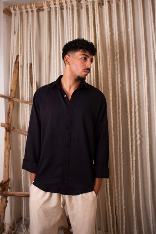 Linen shirt in black