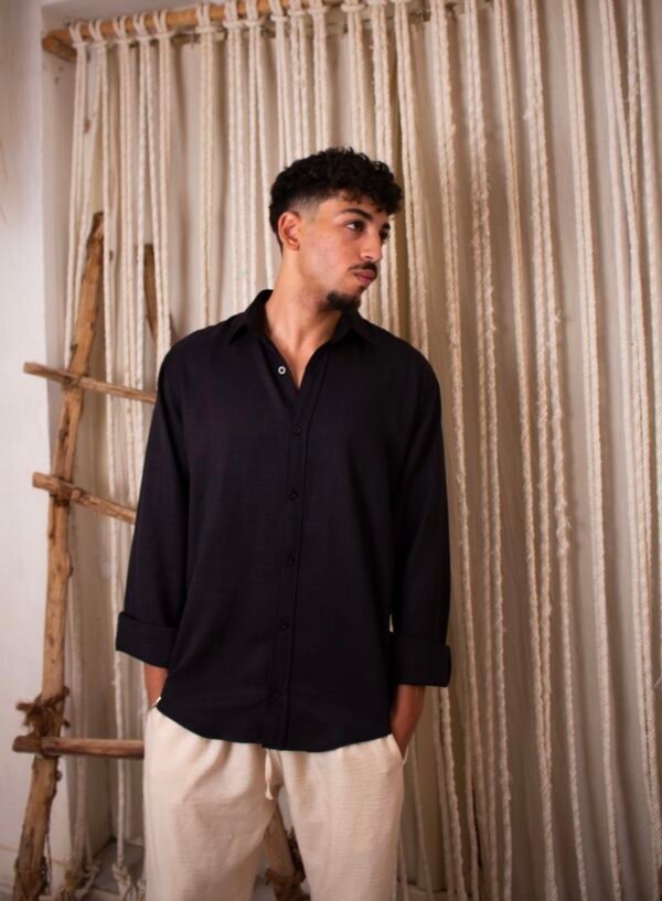 Linen shirt in black